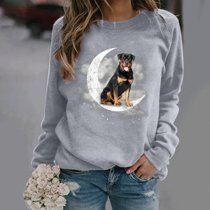 Rottweiler (1) -Sit On The Moon- Premium Sweatshirt